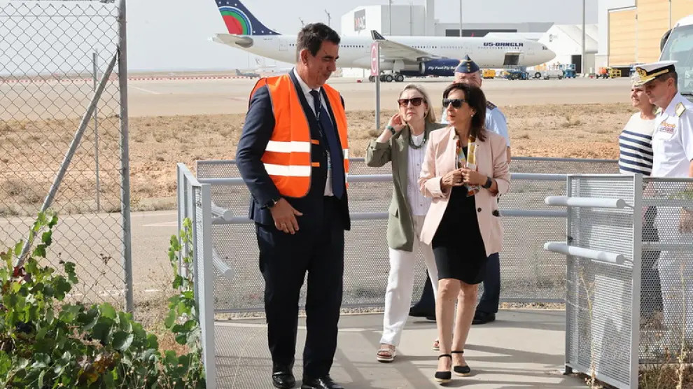visita-el-aeropuerto-de-teruel-de-la-ministra-margarita-robles